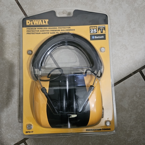New, Never Used: Dewalt DPG17 Wireless Bluetooth Hearing Protectors - Picture 5 of 8